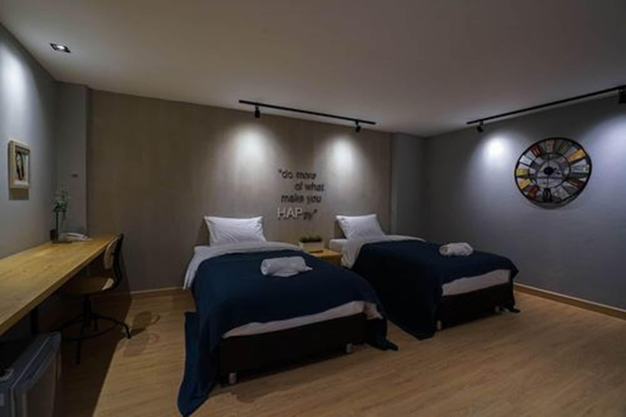 Hap@Sathorn Hotel Bangkok Bagian luar foto