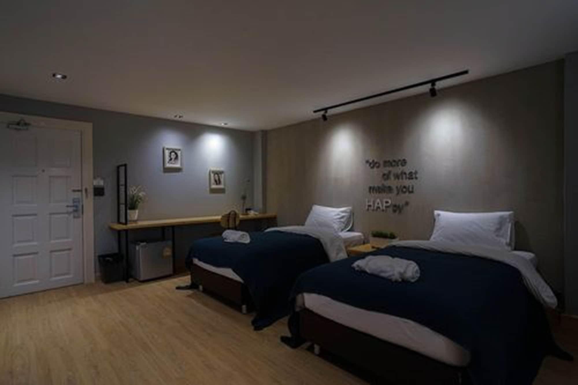 Hap@Sathorn Hotel Bangkok Bagian luar foto