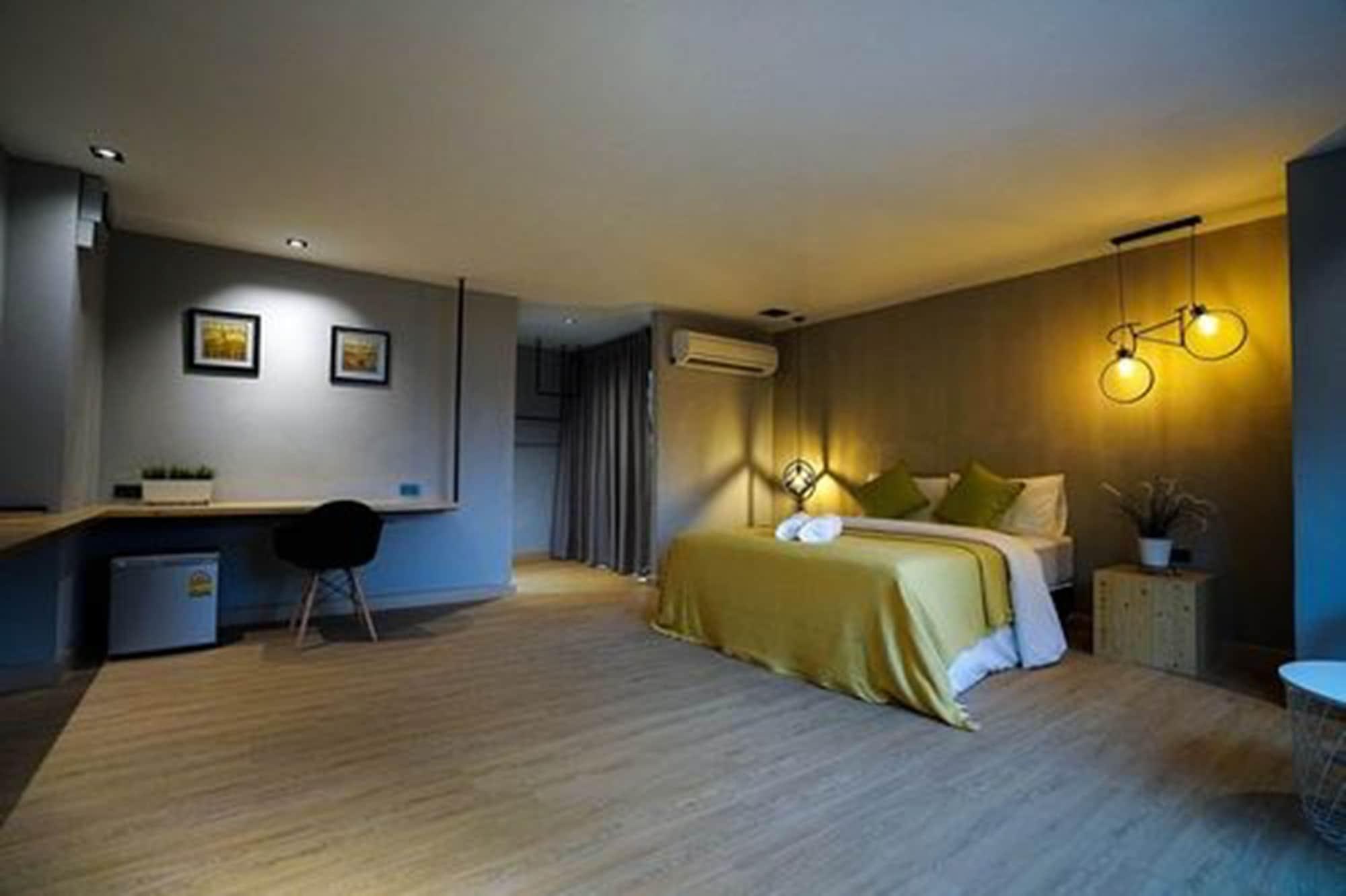 Hap@Sathorn Hotel Bangkok Bagian luar foto